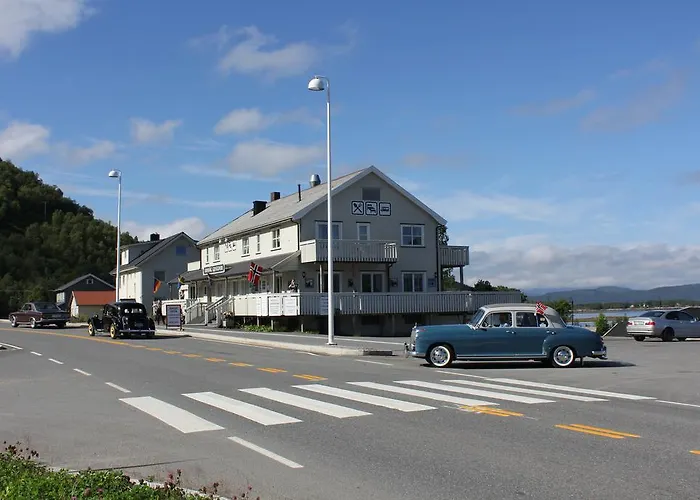 Ulvsvag Gjestgiveri Og Fjordcamping As